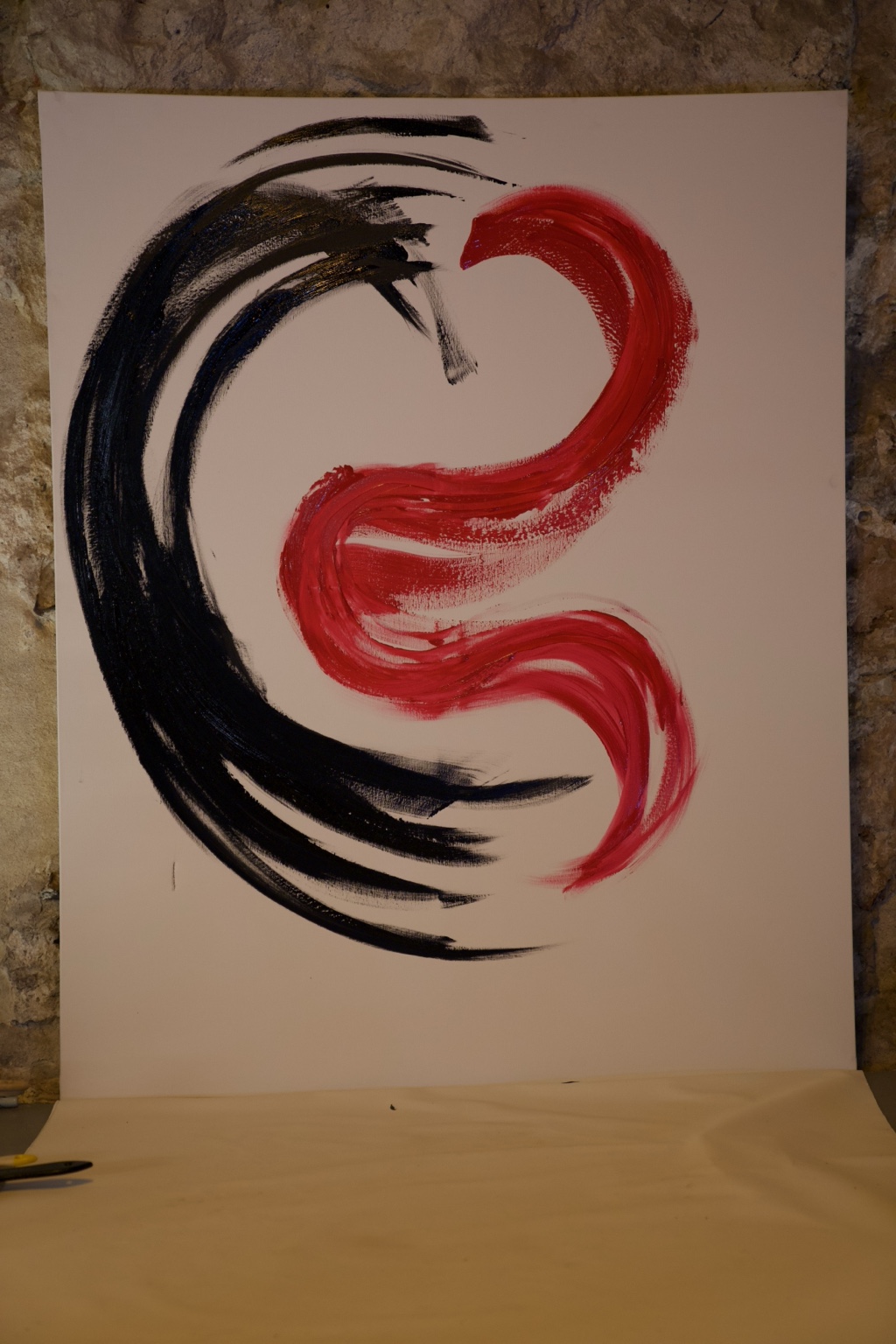 Origin, obra original de Nina con trazos negros y rojos sobre lienzo
